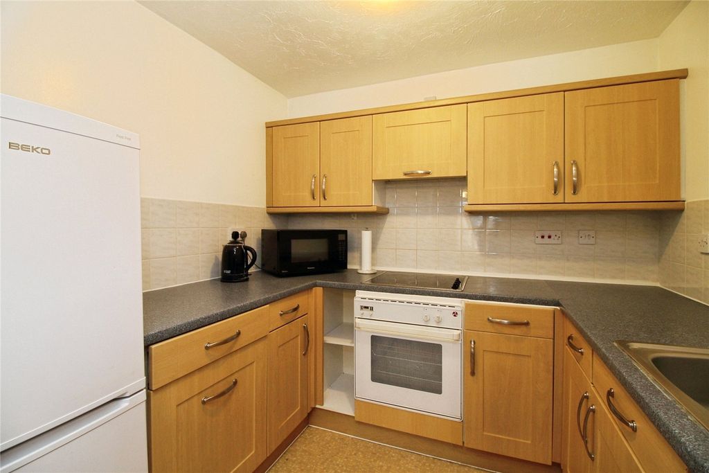 Property photo 3 of 9 Kitchen