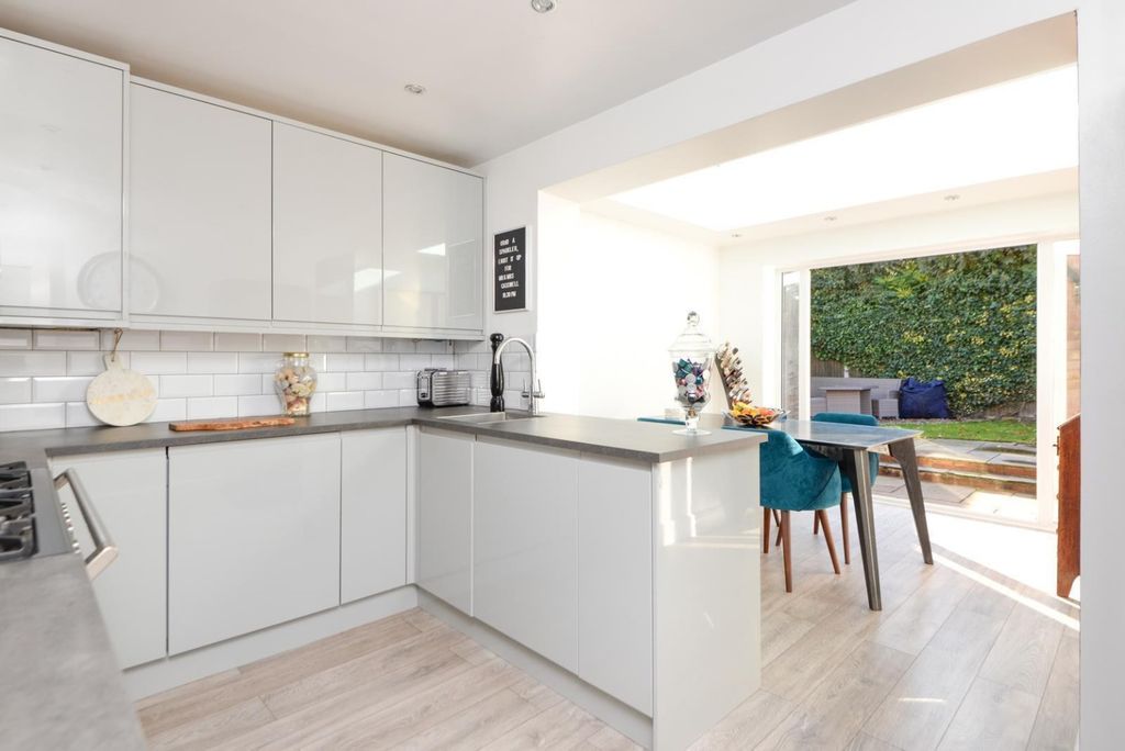 Property photo 2 of 13 2675744