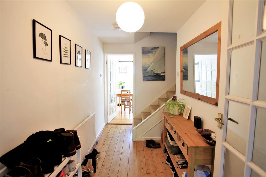 Property photo 2 of 9