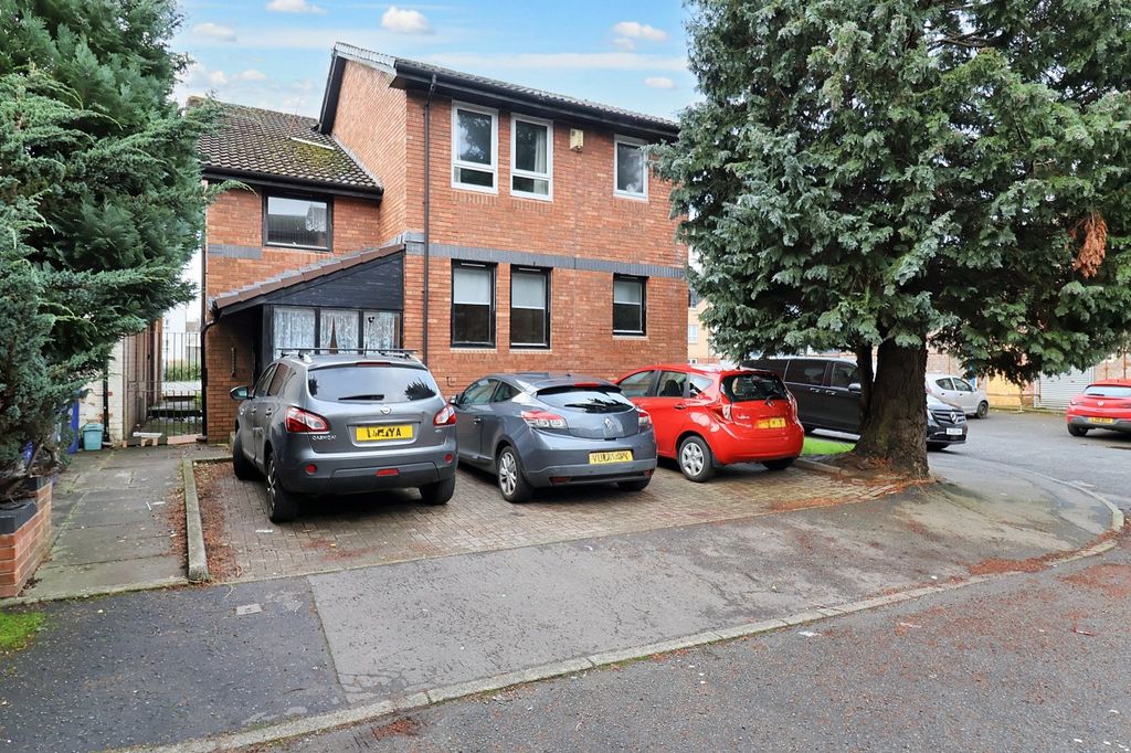 Property photo 1 of 19 Picture No. 18