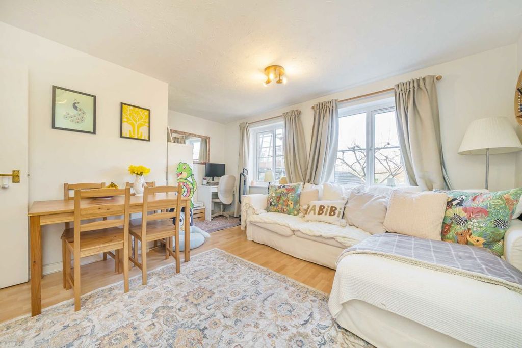 Property photo 3 of 6