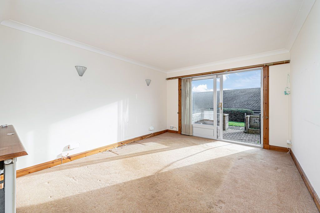 Property photo 3 of 21 Lounge