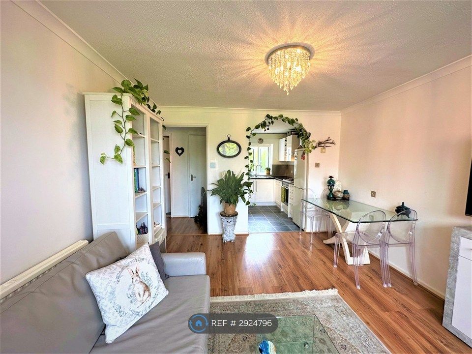 Property photo 1 of 21 Living Room