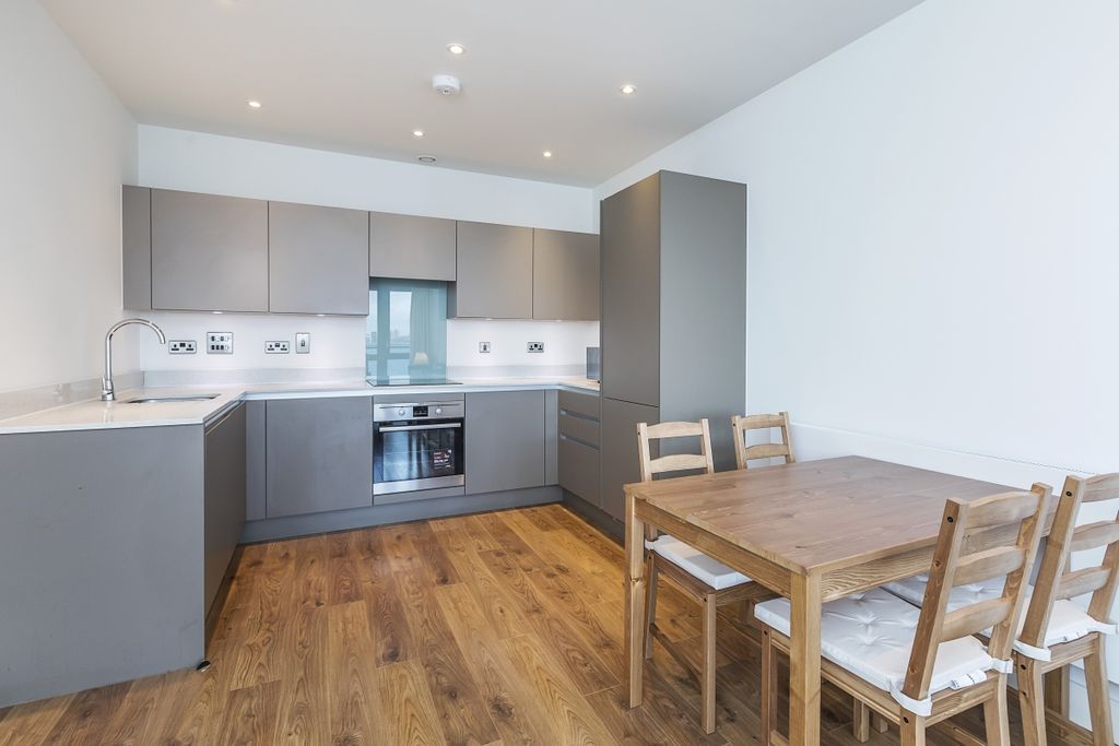 Property photo 2 of 18 Kitchen (2)