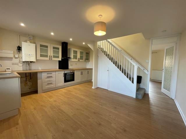 Property photo 3 of 11 Kitchen