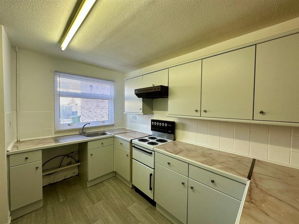 Property photo 2 of 17 Kitchen/Dining Room
