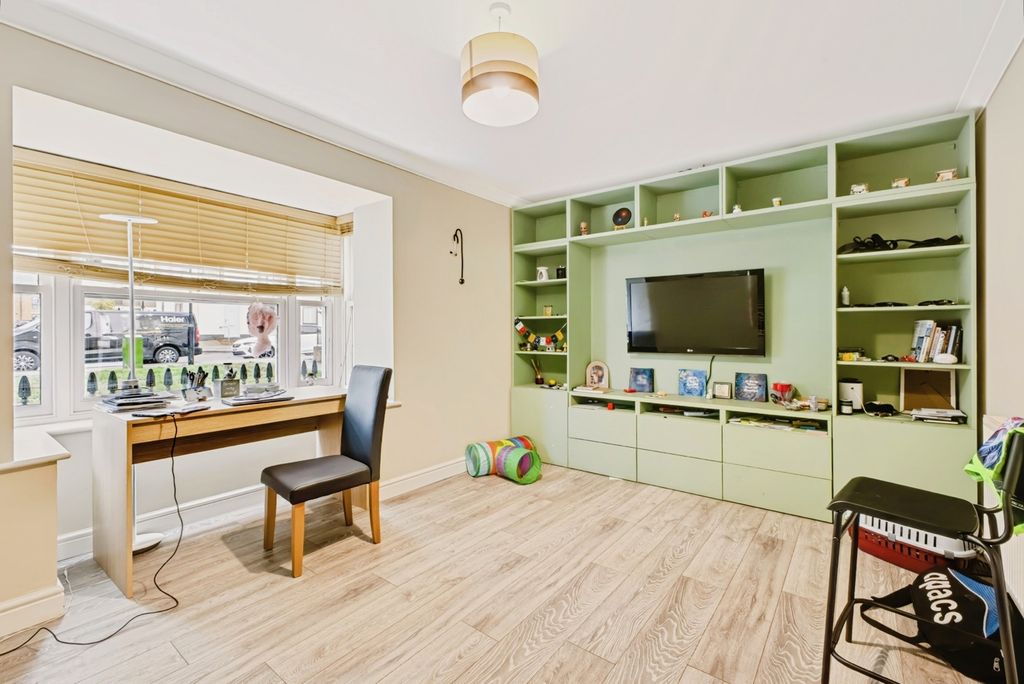 Property photo 3 of 24 Dining Room