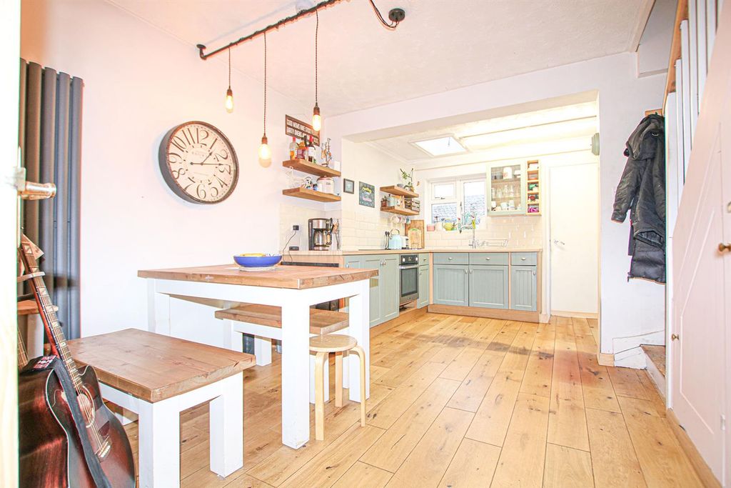 Property photo 3 of 14 Img_8250 Kit.Jpg