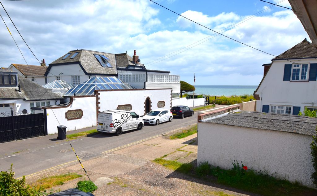 Property photo 2 of 18 Sea Views