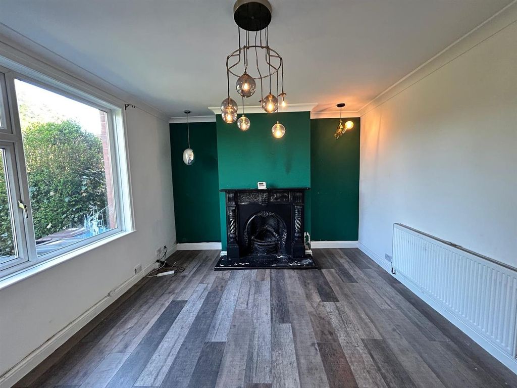 Property photo 2 of 16 Lounge