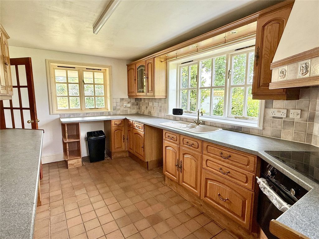 Property photo 3 of 16 Picture No. 10