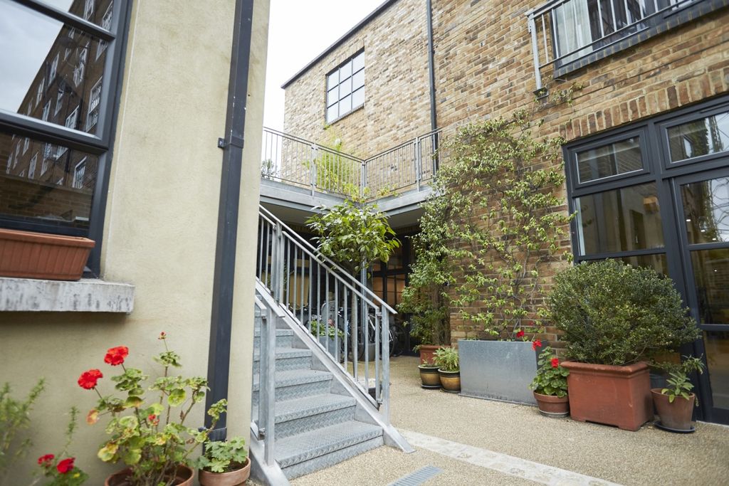 Property photo 1 of 7 170907_The Yard No.5