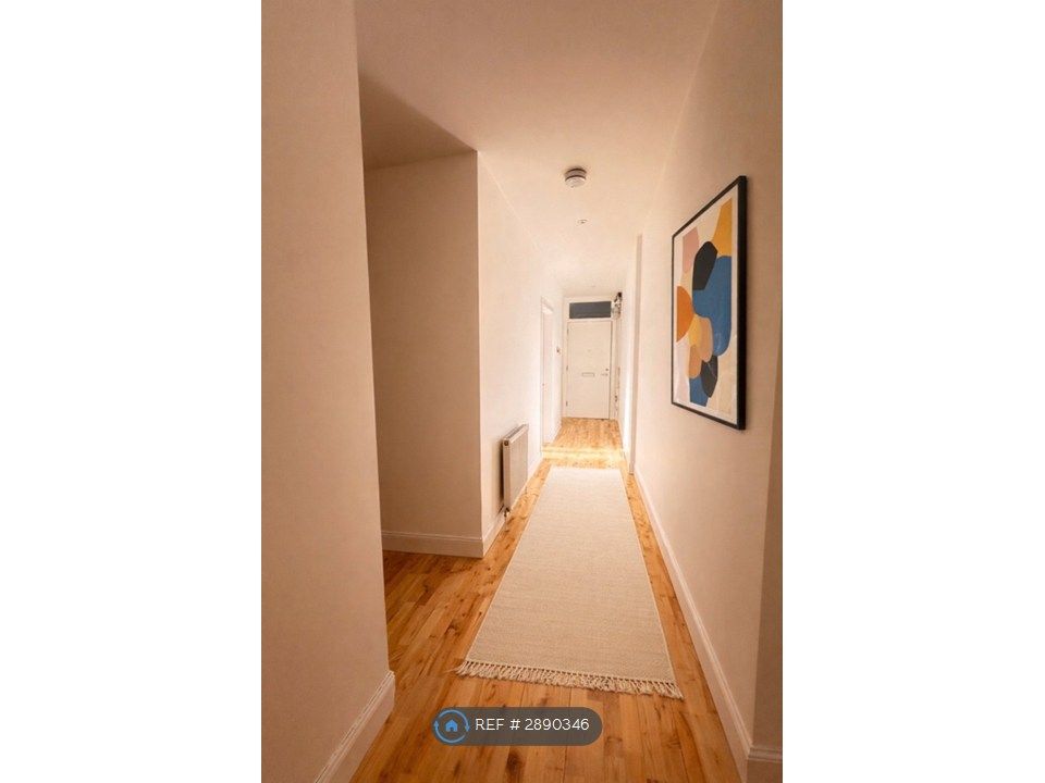 Property photo 2 of 10 Hallway