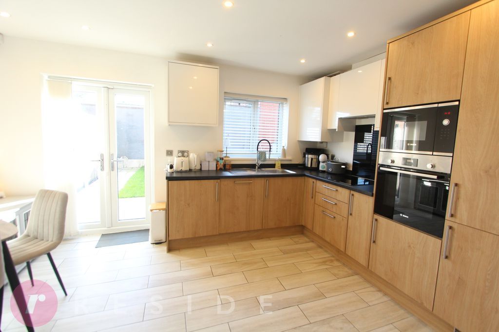 Property photo 3 of 15 Dining Kitchen