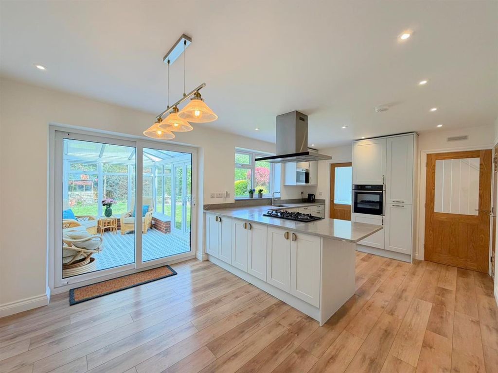 Property photo 2 of 21 Kitchen / Diner