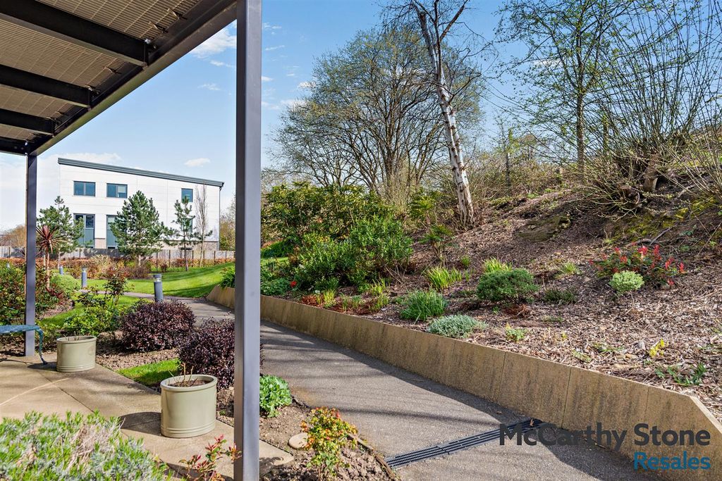 Property photo 2 of 30 8687120-Exterior15-800.Jpg