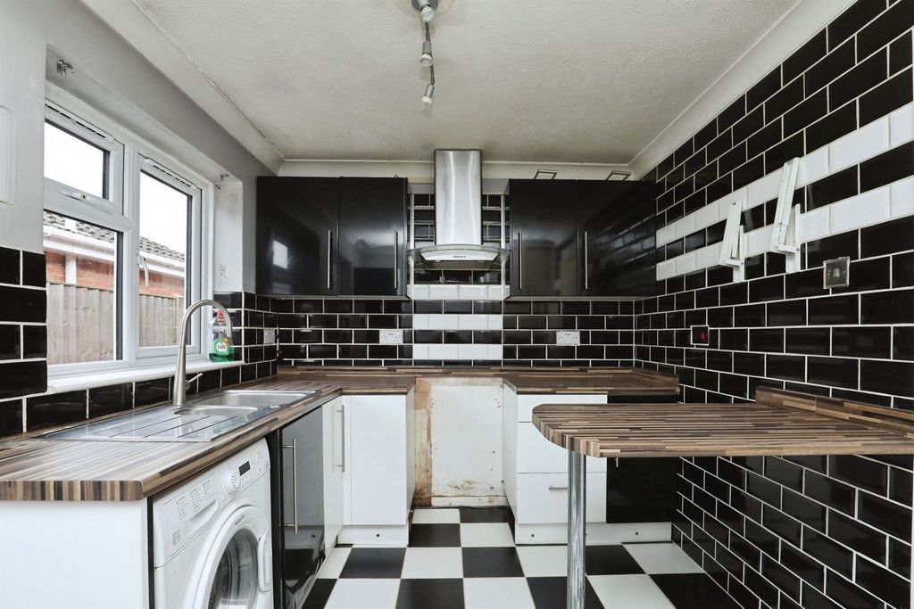Property photo 2 of 17