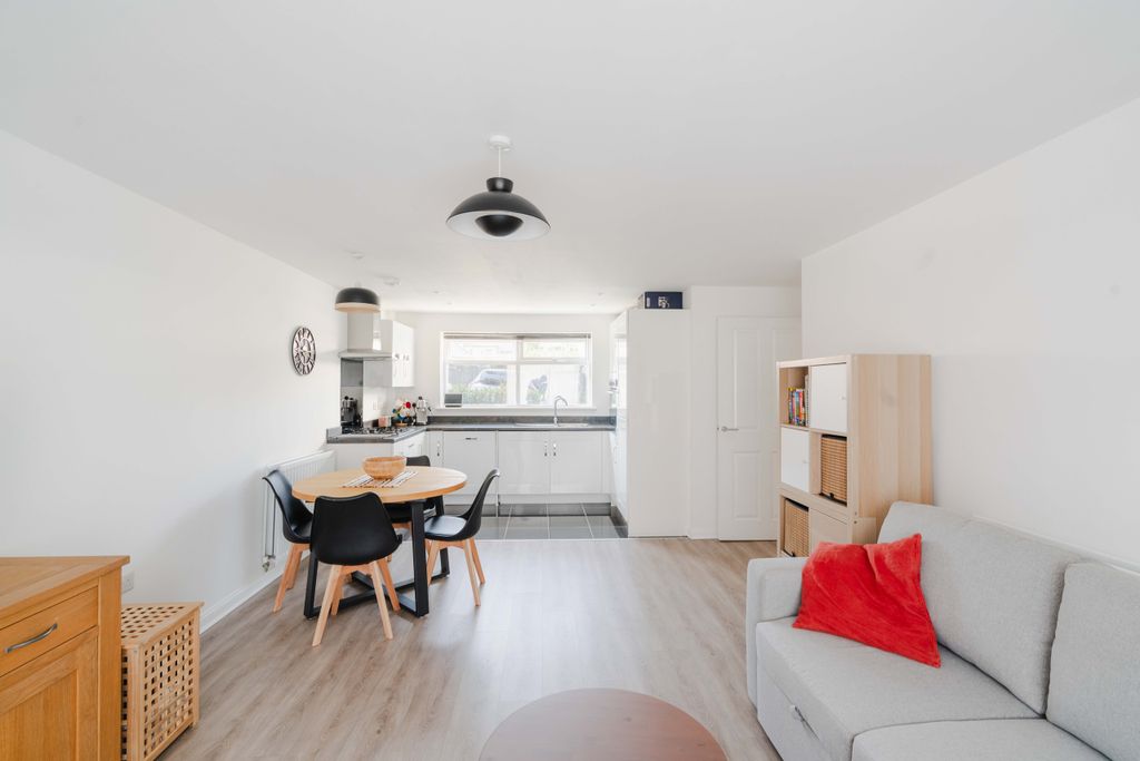Property photo 3 of 14 12