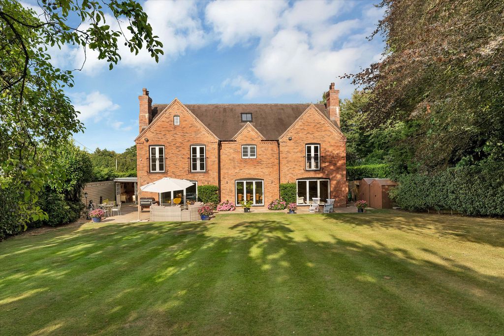 Property photo 2 of 33 The Beeches