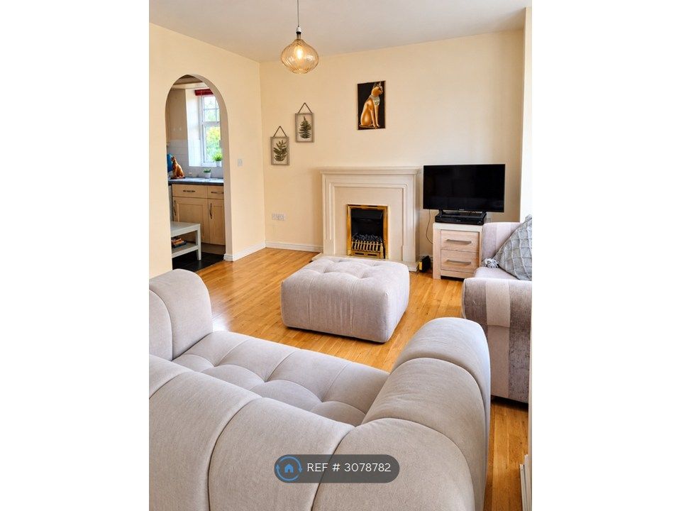 Property photo 1 of 14 Living Room