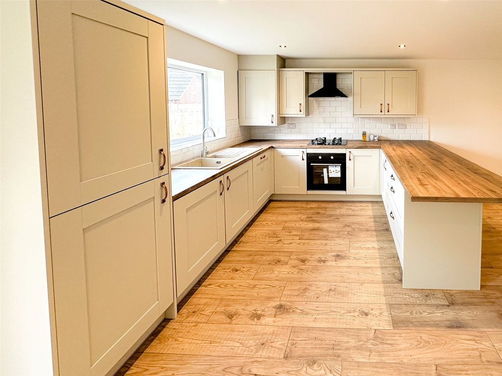 Property photo 3 of 14 Kitchen