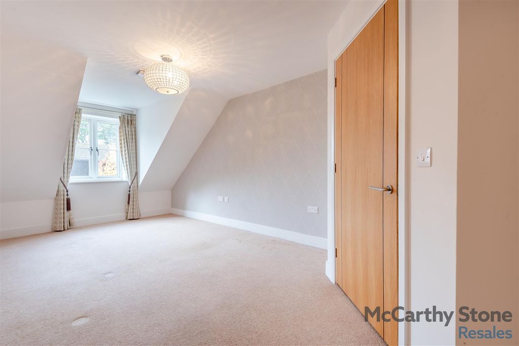 Property photo 3 of 27 8668665-Interior13.Jpg