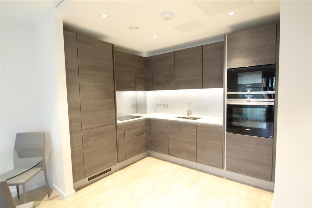 Property photo 2 of 11 Kitchen