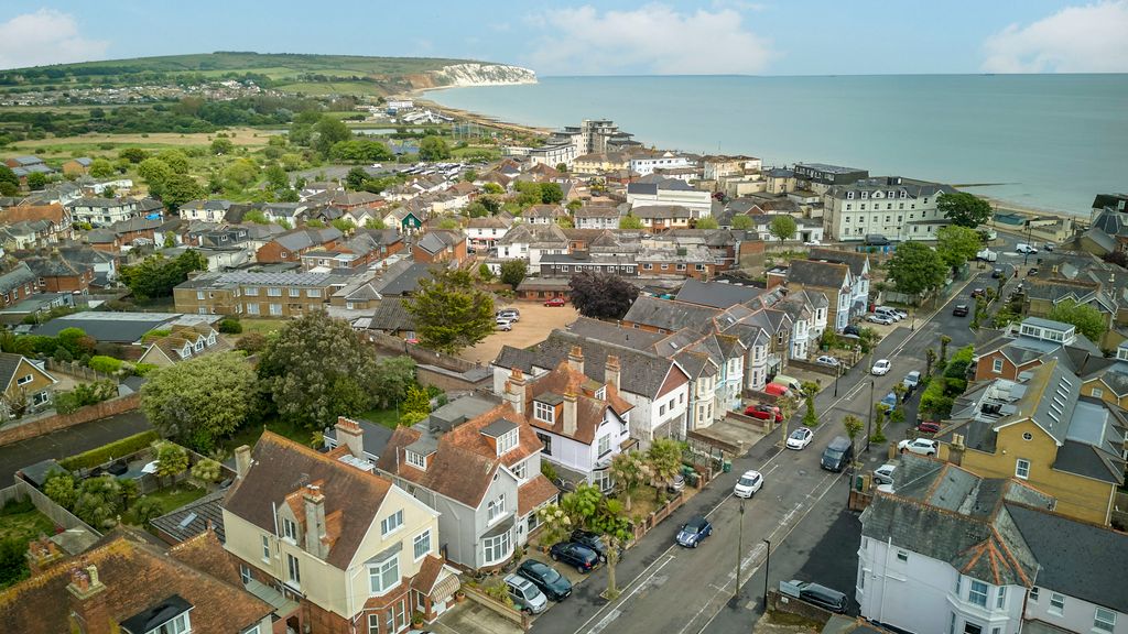 Property photo 3 of 5