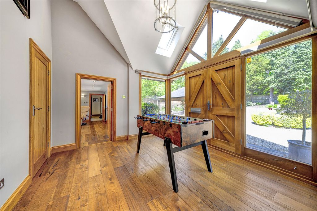 Property photo 3 of 62 Entrance Hall