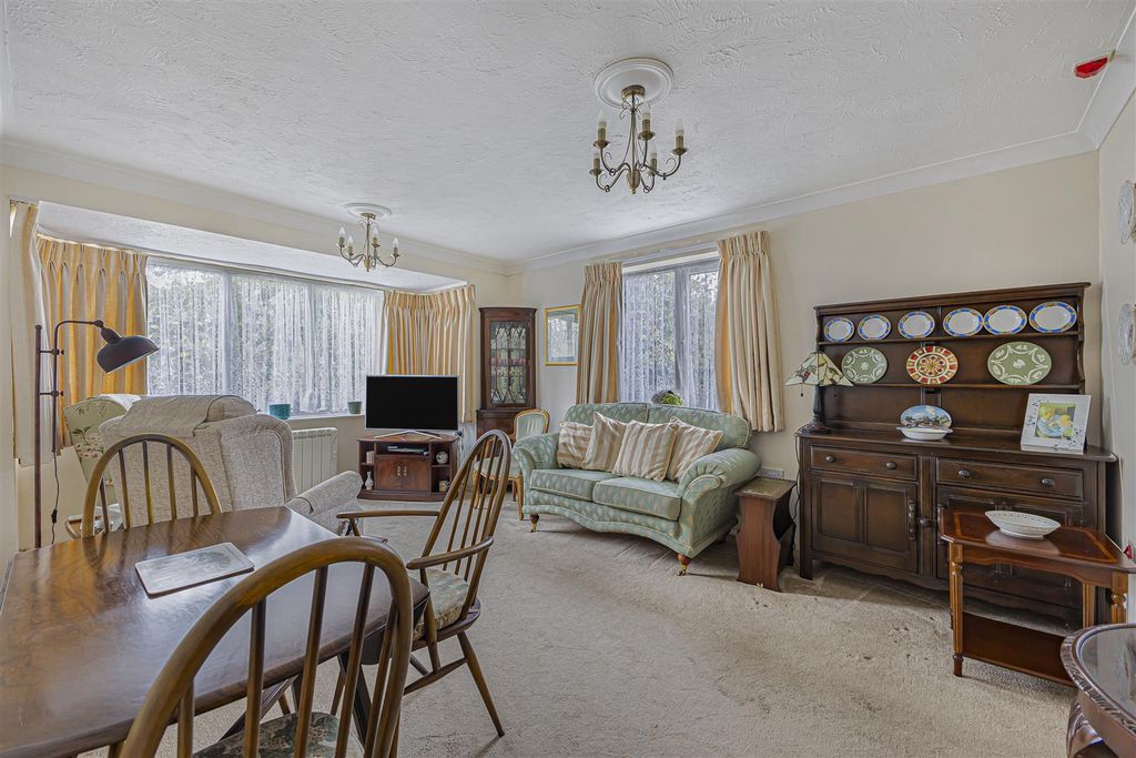 Property photo 2 of 14 Lounge