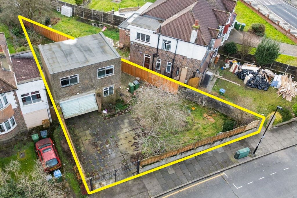 Property photo 1 of 18 Building To The Side Of 18 Bowmead, Eltham, London, Se9 3Nl