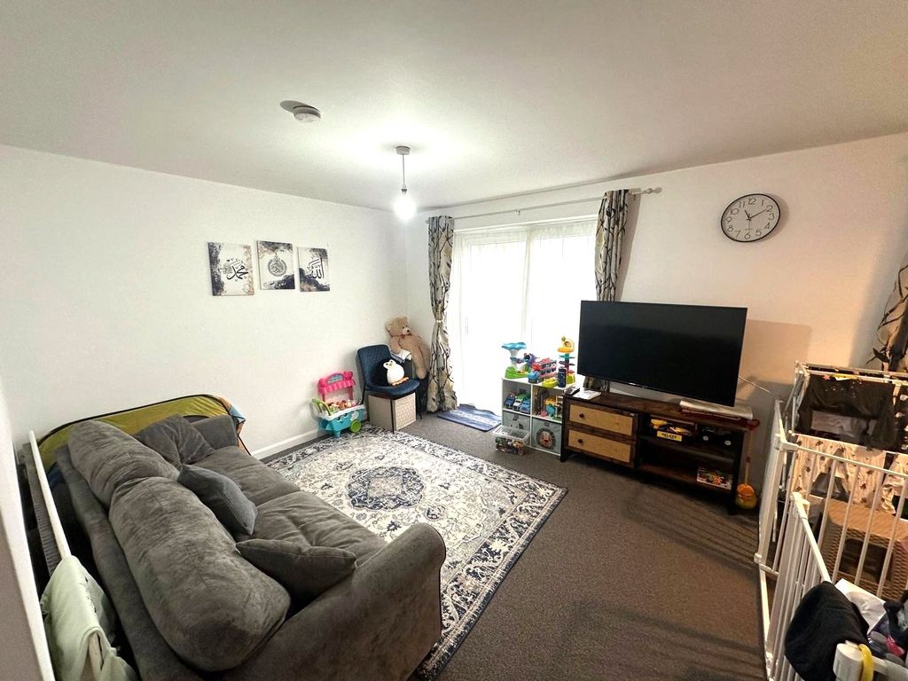 Property photo 2 of 7 Picture No. 17