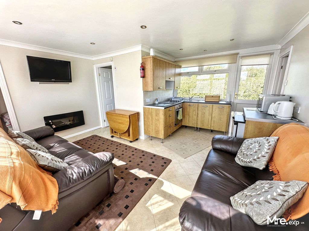 Property photo 3 of 13