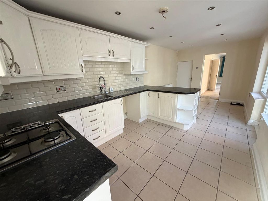 Property photo 3 of 16 Kitchen 2.Jpg