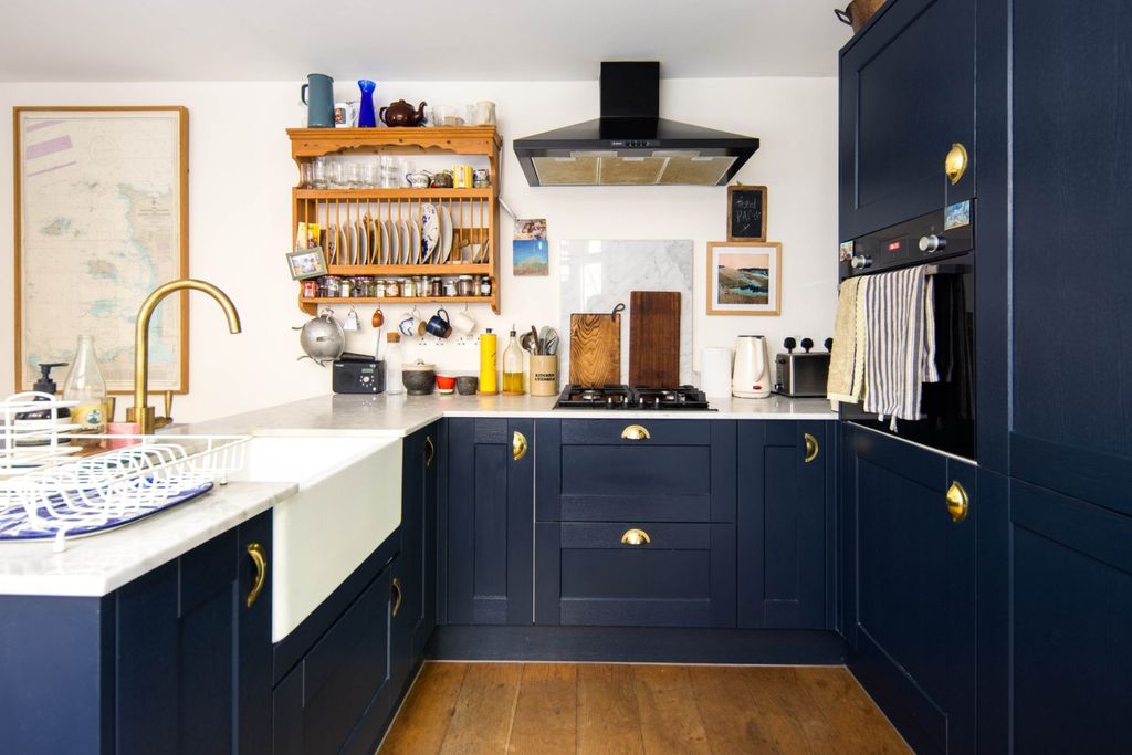 Property photo 3 of 20 Kitchen