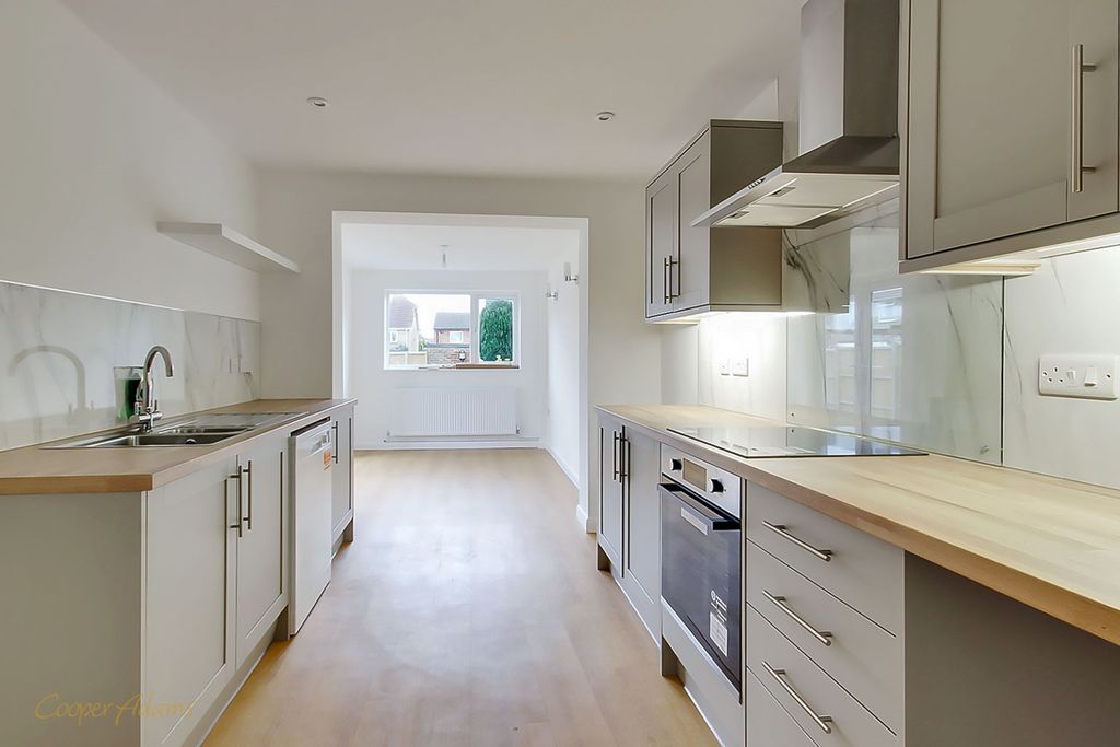 Property photo 2 of 15 Kitchen