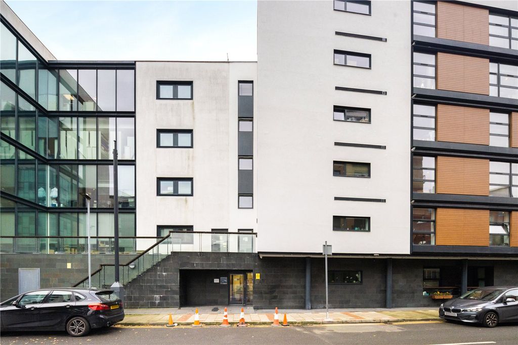 Property photo 1 of 8 Exterior