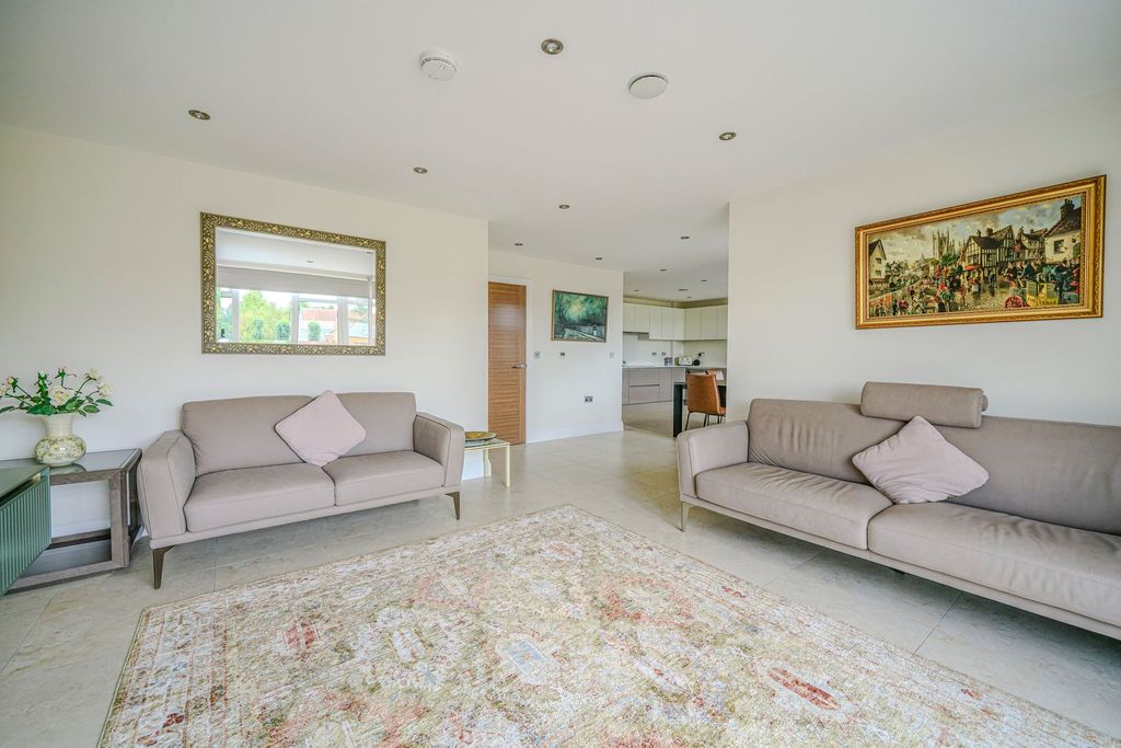 Property photo 2 of 27