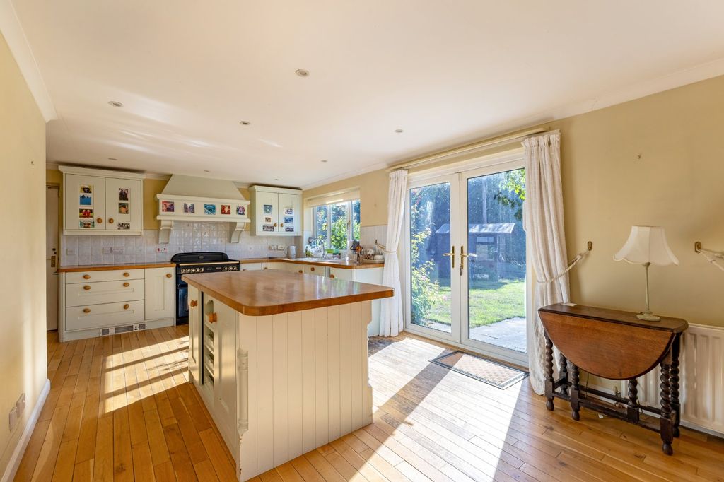 Property photo 2 of 12 Kitchen