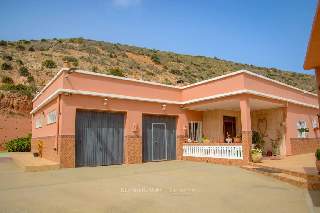 Property photo 2 of 32