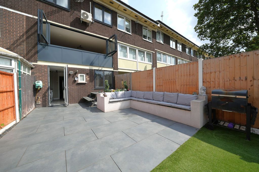 Property photo 3 of 40