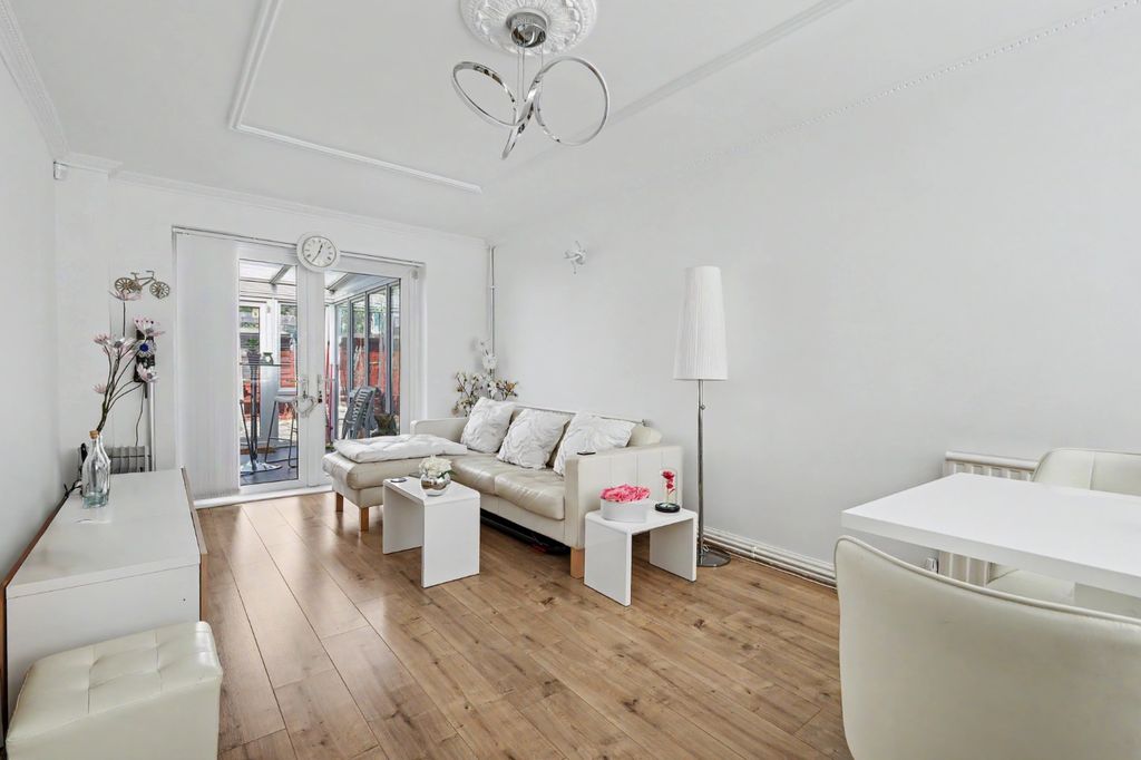 Property photo 3 of 14 5352336