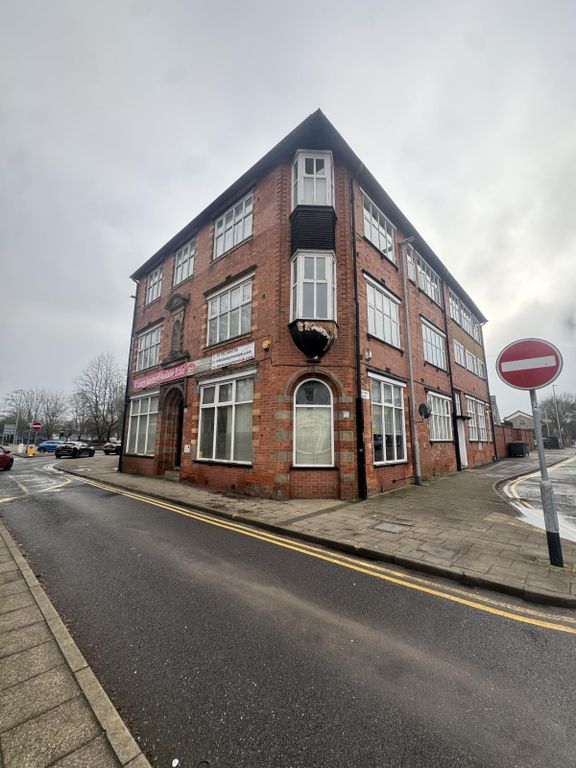 Property photo 1 of 4 Flats In Stoke