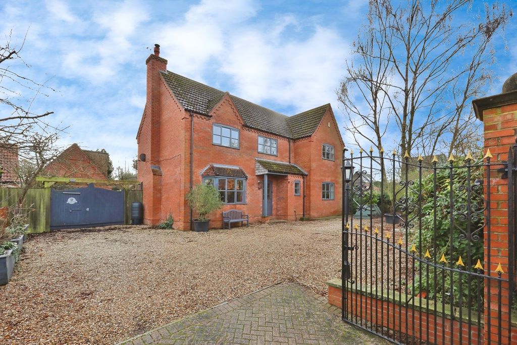 Property photo 1 of 30