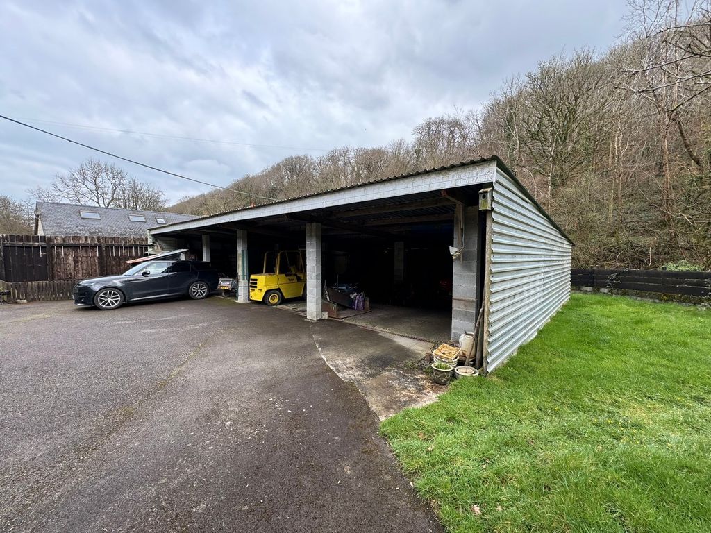 Property photo 3 of 49