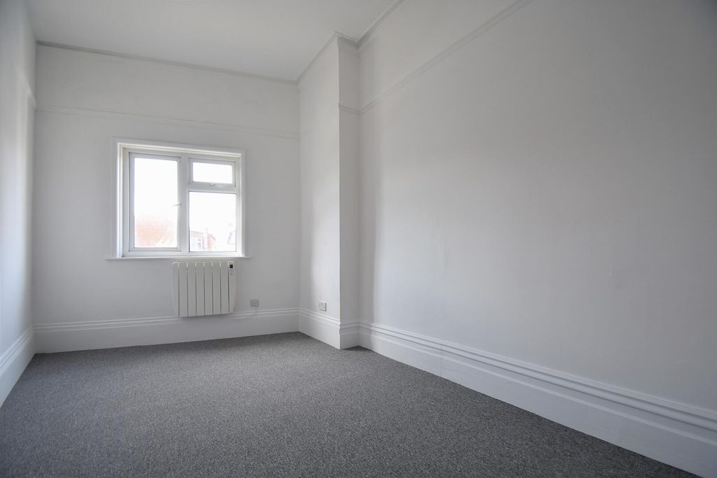 Additional image 4 of 2 bed flat to rentRegent Street, Shanklin PO37
