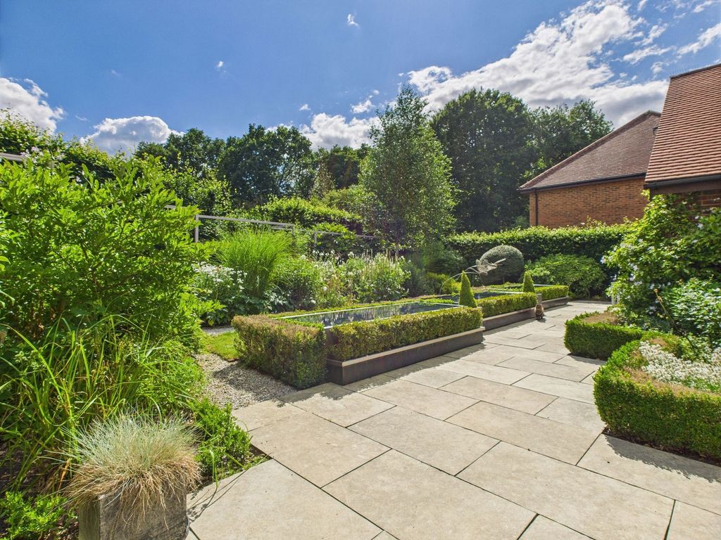 Property photo 2 of 32