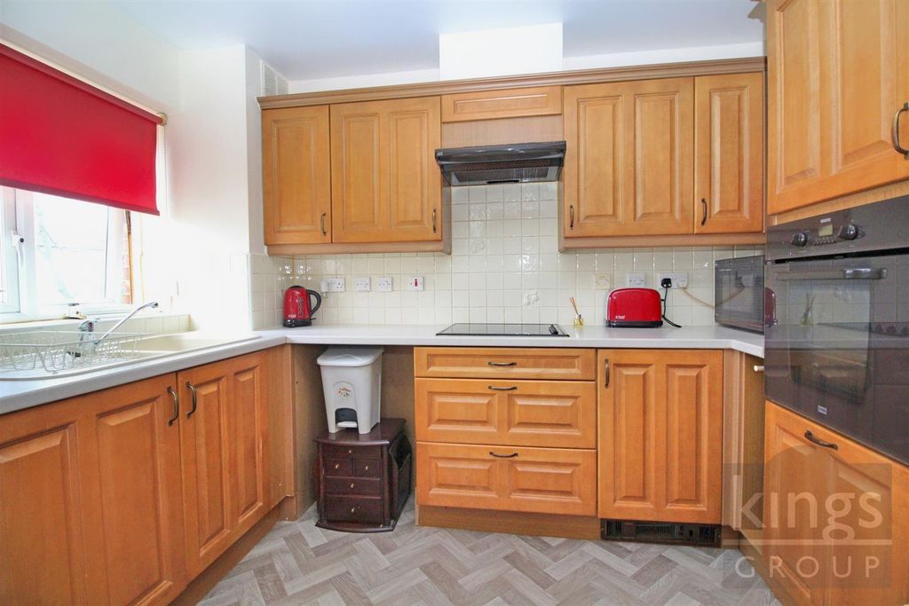 Property photo 3 of 5 Kitchen