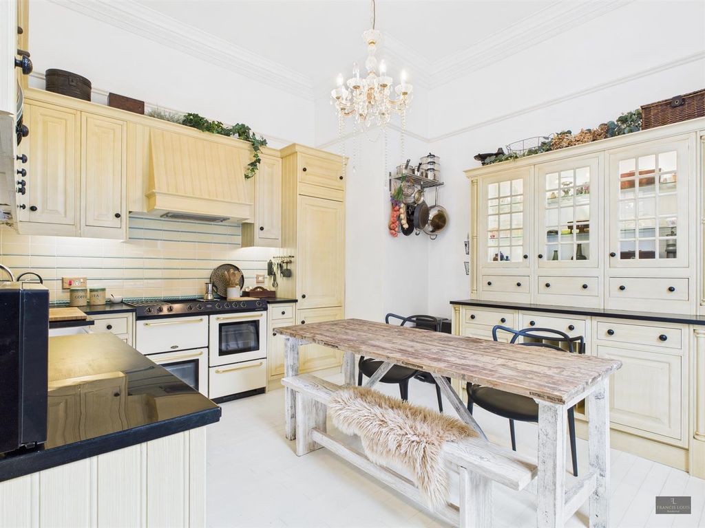 Property photo 2 of 19 Cam02887G0-Pr0546-Still016.Jpg