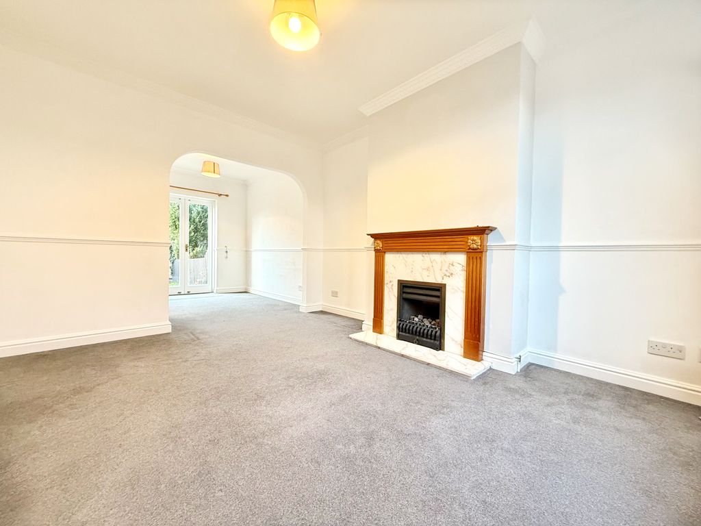 Property photo 1 of 7 Living Room